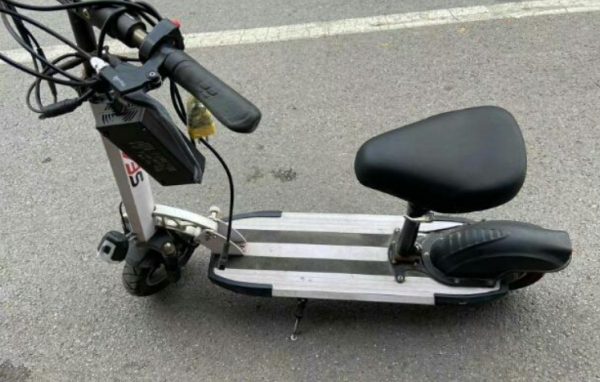 鋰電池滑板折疊電動(dòng)車