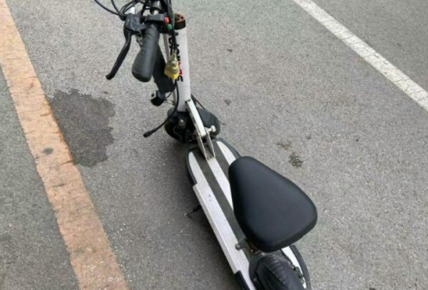 鋰電池滑板折疊電動(dòng)車